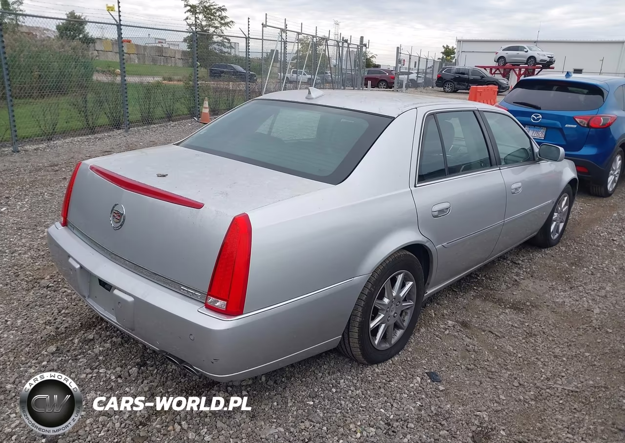 2010 Cadillac Dts Luxury Collection VIN:1G6KD5EY7AU109982 - 4