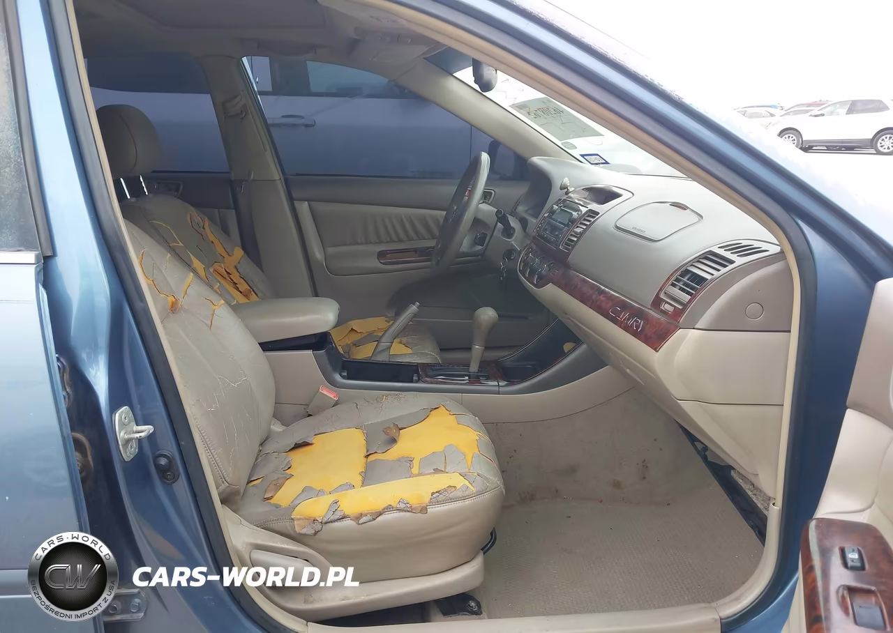 2002 Toyota Camry Le VIN:4T1BE32K92U570547 - 5