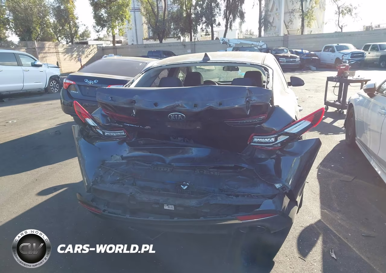 2018 Kia Optima S VIN:5XXGT4L33JG257544 - 16