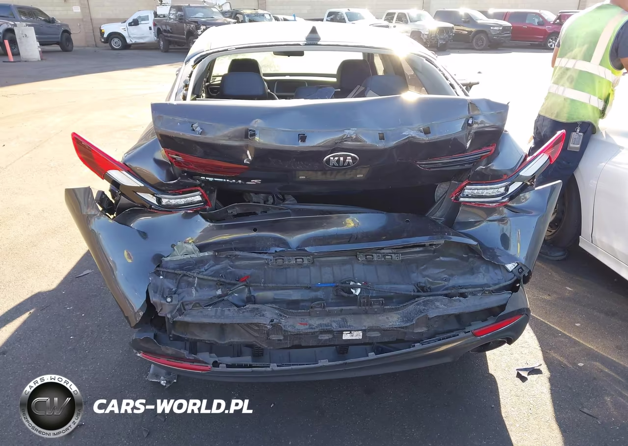 2018 Kia Optima S VIN:5XXGT4L33JG257544 - 6