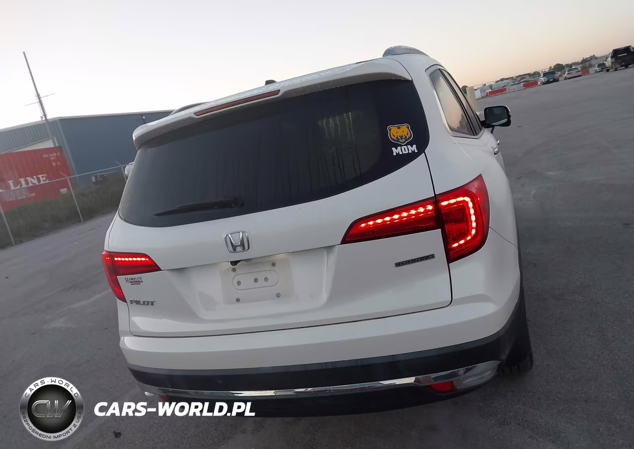 2018 Honda Pilot Touring VIN:5FNYF5H98JB008769 - 16