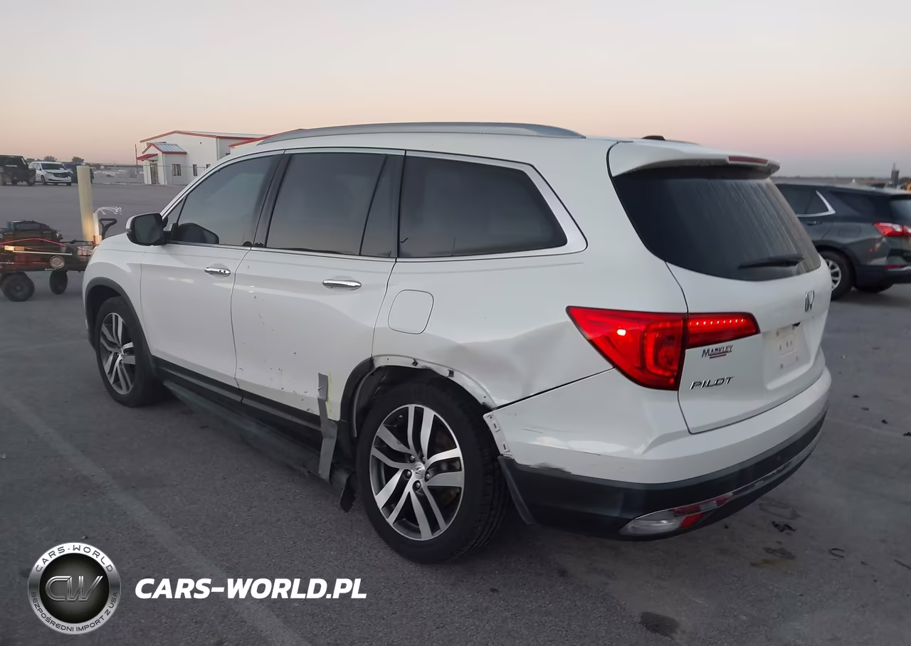 2018 Honda Pilot Touring VIN:5FNYF5H98JB008769 - 3