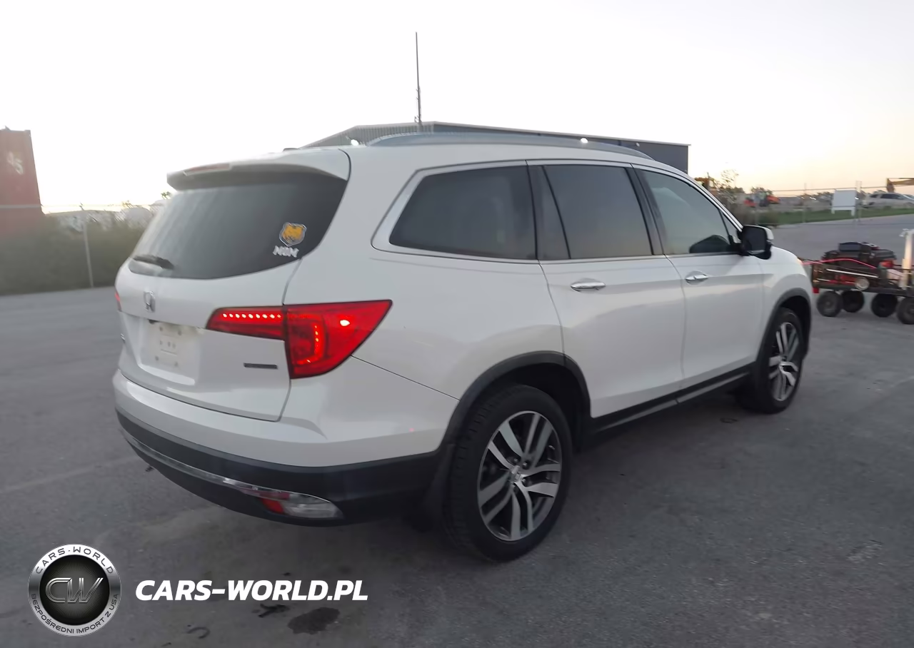 2018 Honda Pilot Touring VIN:5FNYF5H98JB008769 - 4