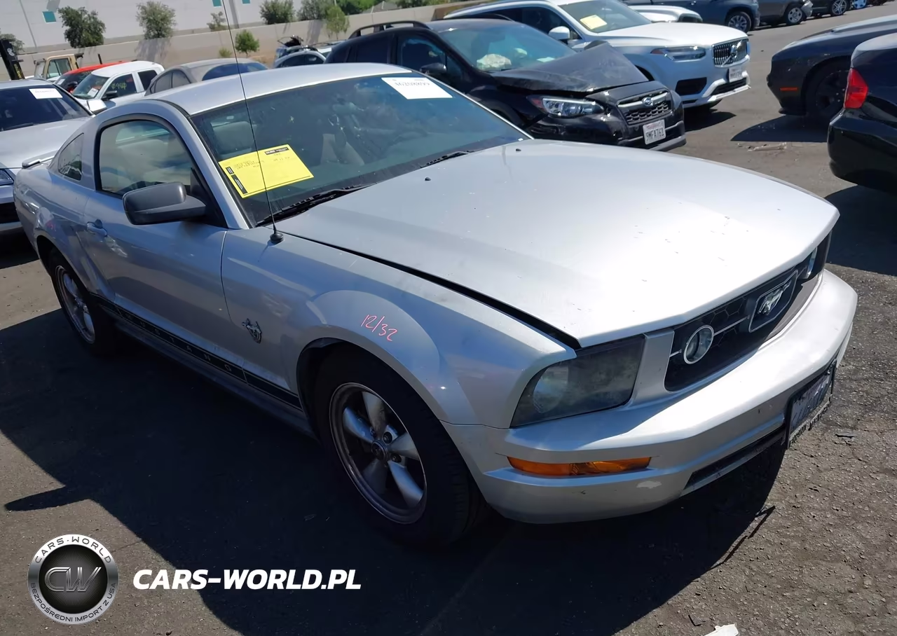2009 Ford Mustang V6-V6 Premium