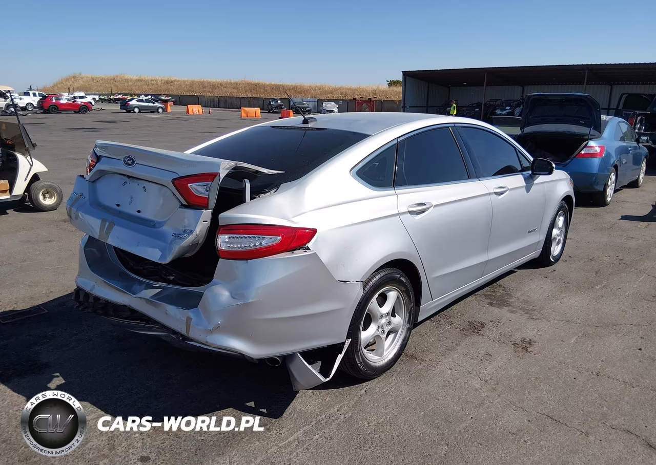 FORD FUSION SE VIN:3FA6P0LU2FR257051 - 4