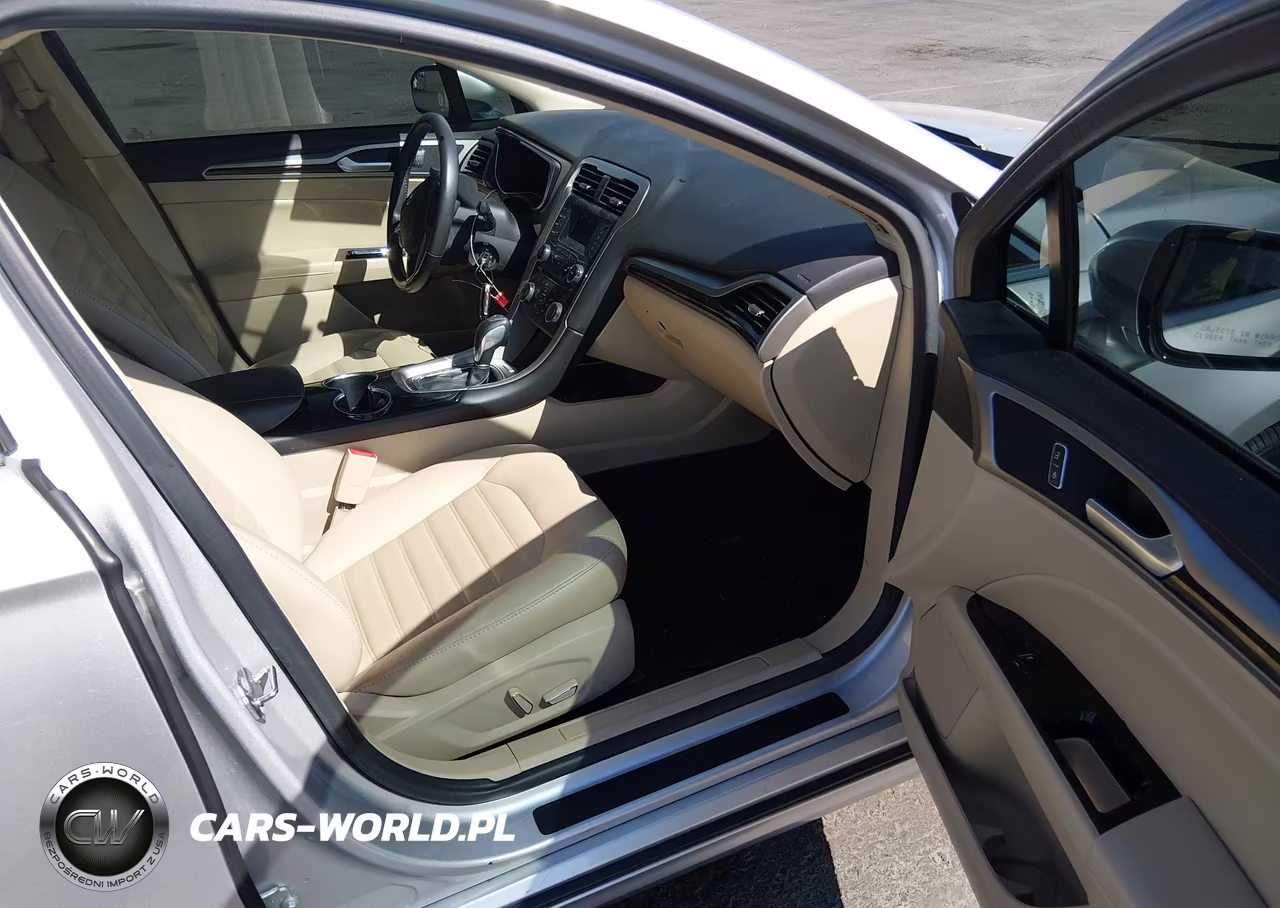 FORD FUSION SE VIN:3FA6P0LU2FR257051 - 5