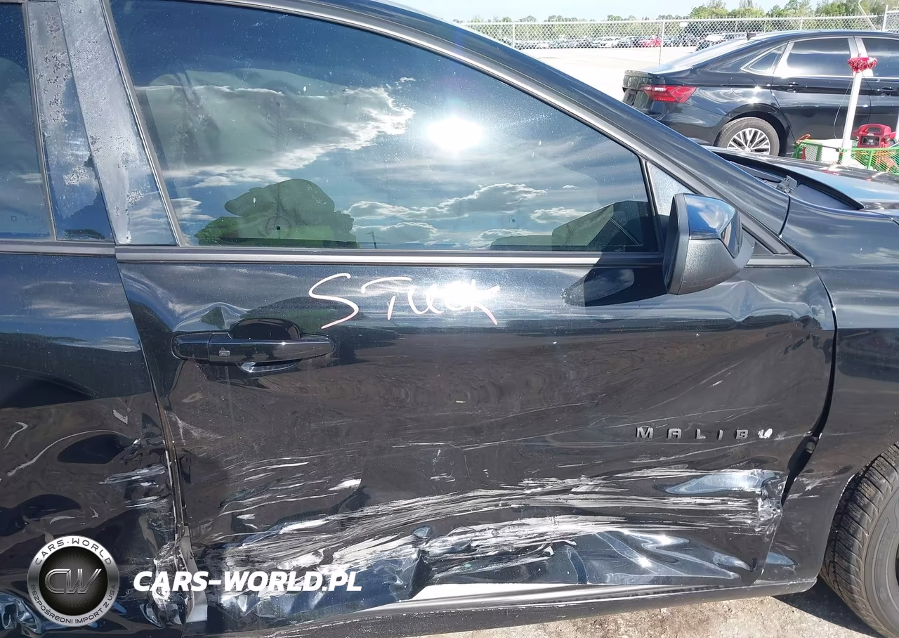 2019 Chevrolet Malibu Lt VIN:1G1ZD5ST4KF185923 - 5
