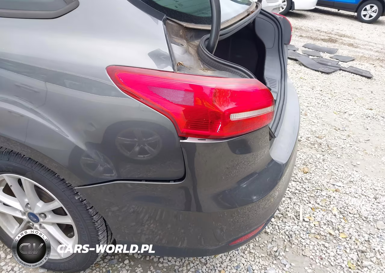 2018 Ford Focus Se VIN:1FADP3F26JL276860 - 15