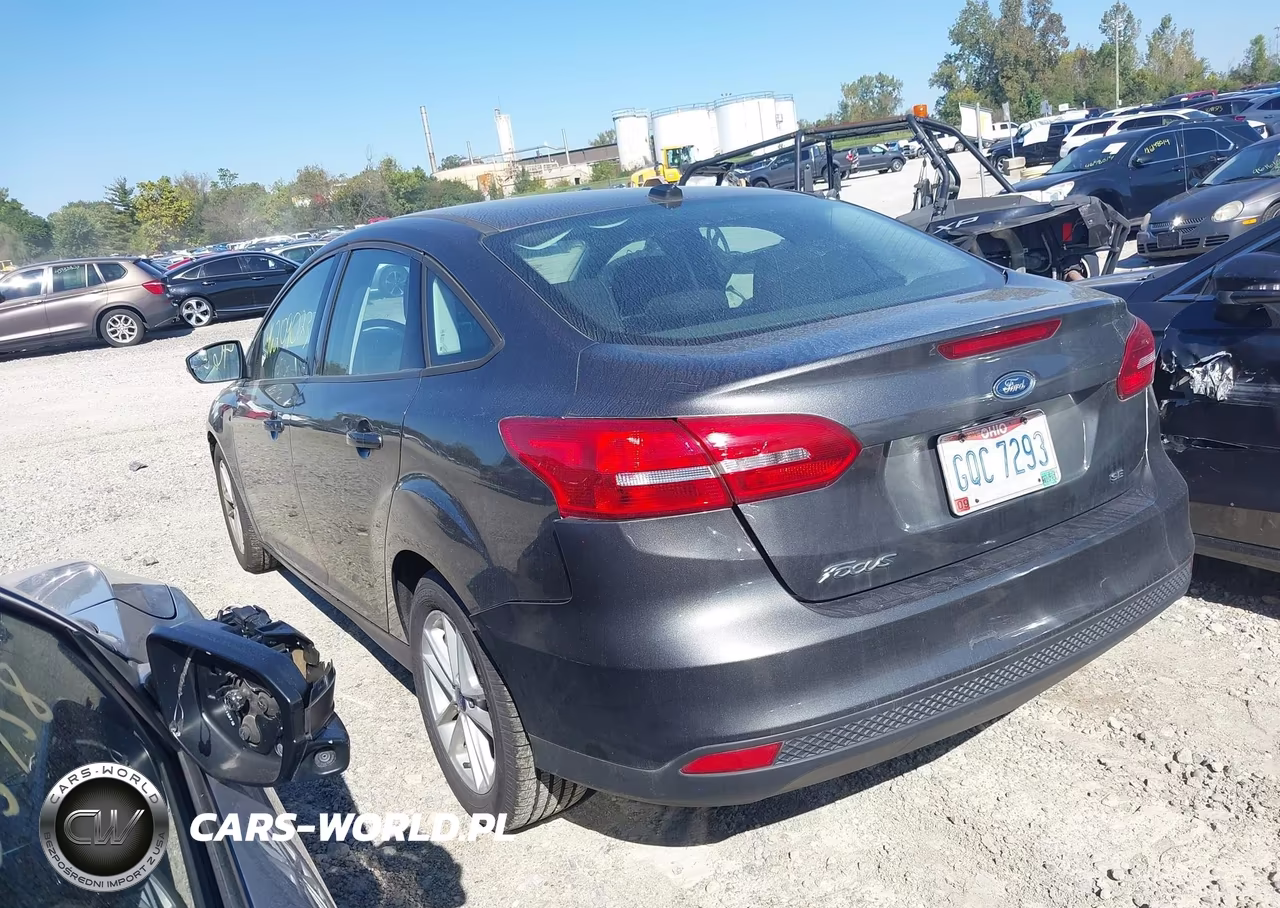 2018 Ford Focus Se VIN:1FADP3F26JL276860 - 3