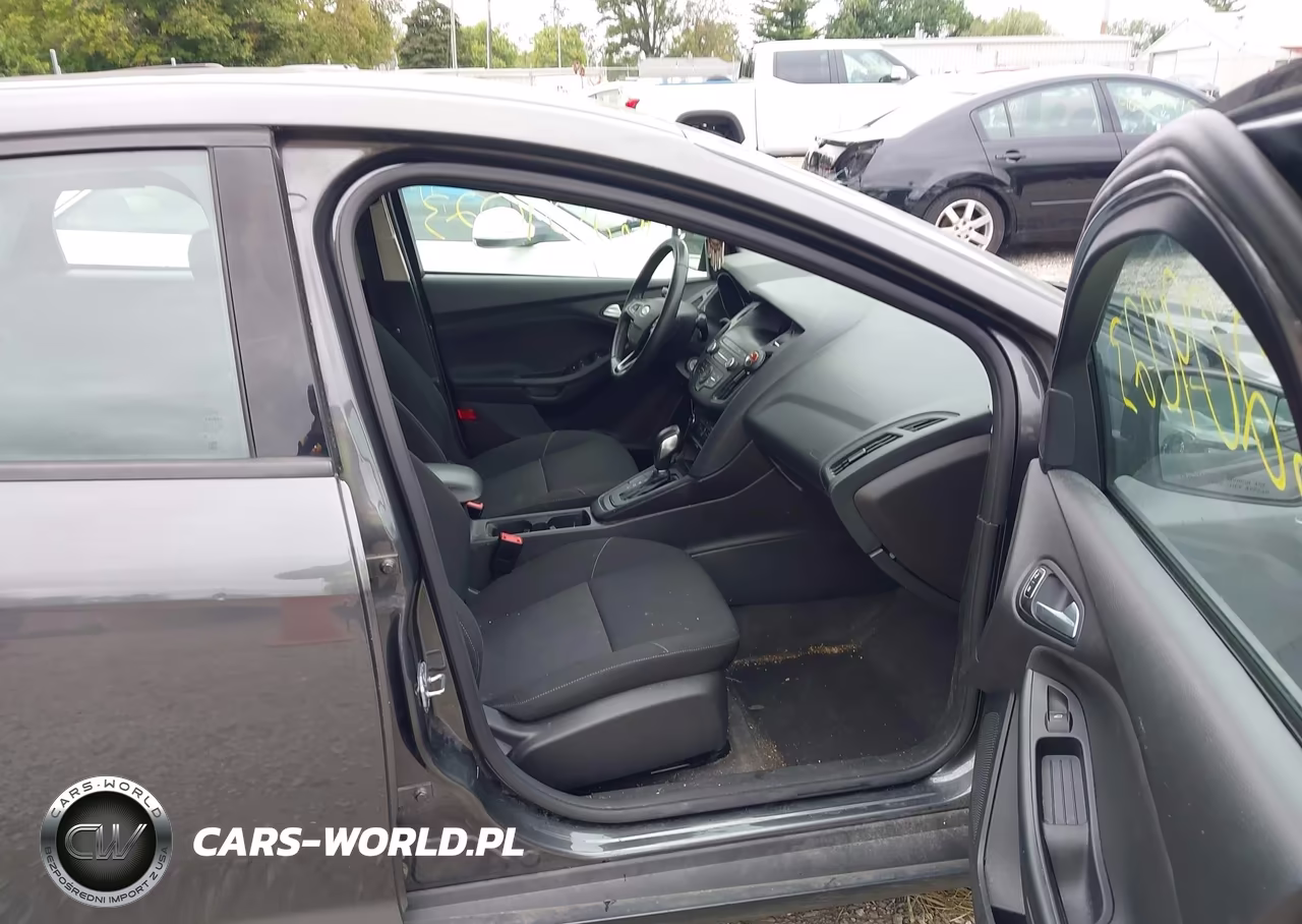 2018 Ford Focus Se VIN:1FADP3F26JL276860 - 5