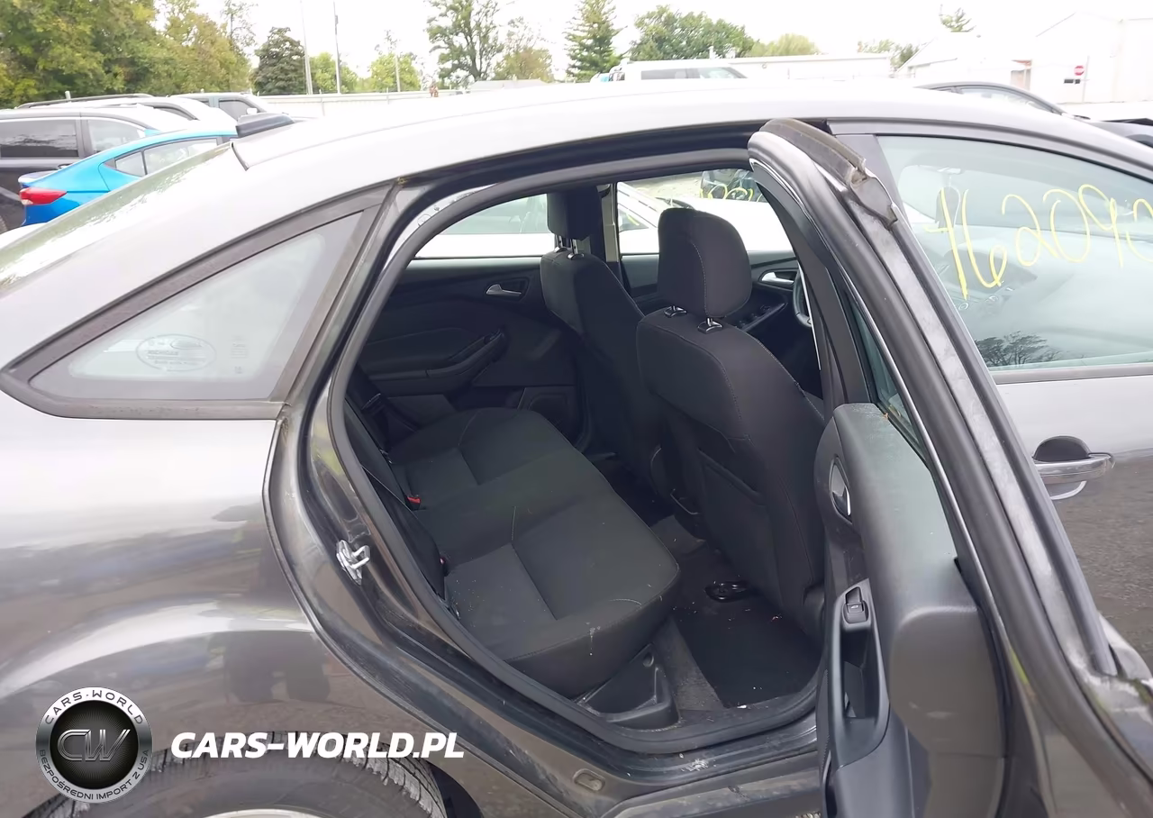 2018 Ford Focus Se VIN:1FADP3F26JL276860 - 8