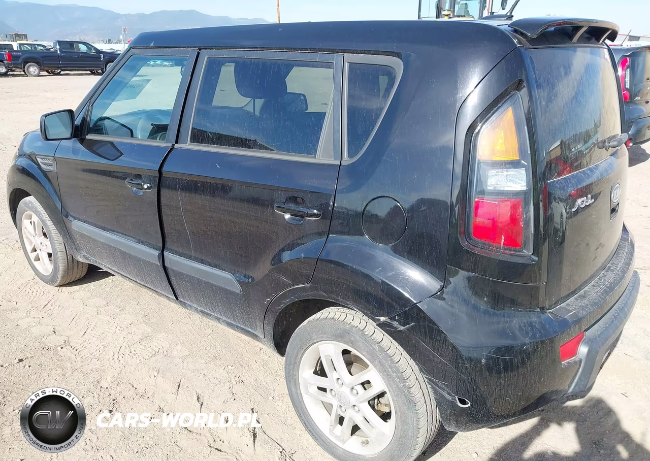 2011 Kia Soul + VIN:KNDJT2A28B7286228 - 3