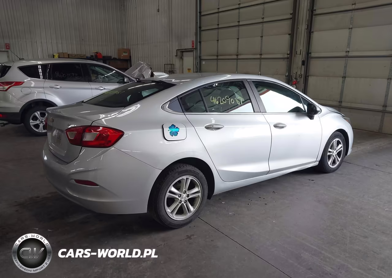 2018 Chevrolet Cruze Lt Auto VIN:1G1BE5SM2J7201830 - 4