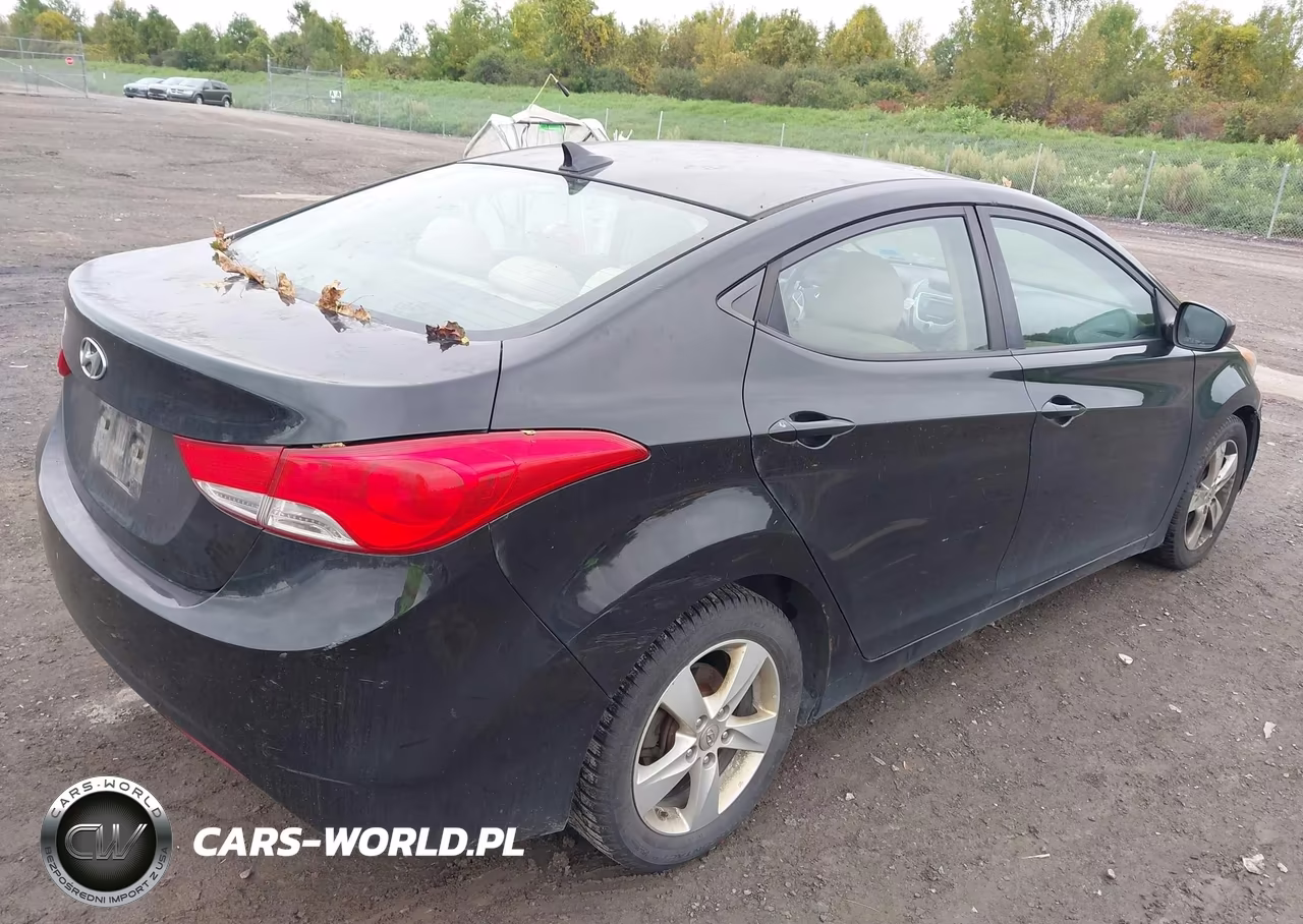 2011 Hyundai Elantra Gls VIN:5NPDH4AE4BH051180 - 4
