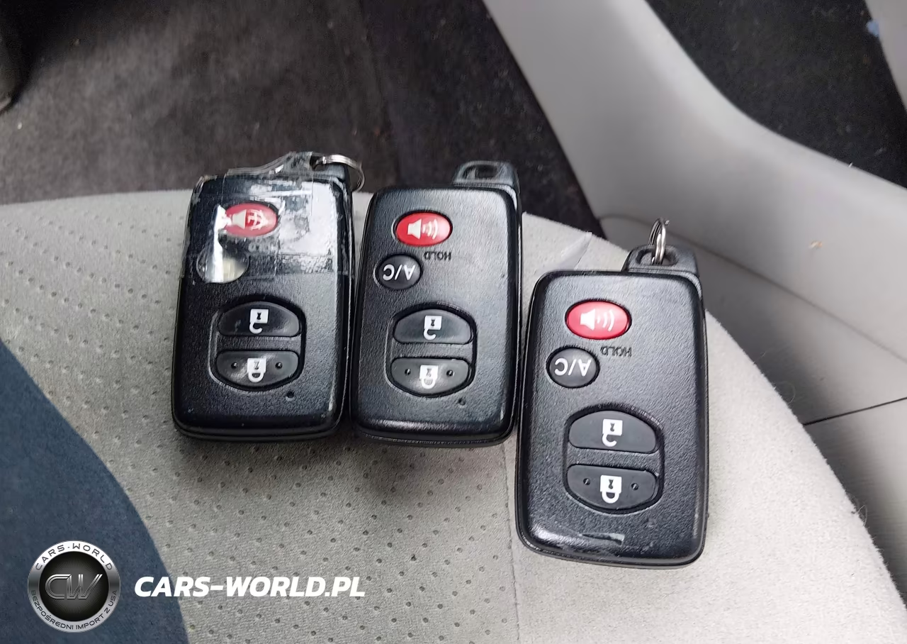 2012 Toyota Prius Three VIN:JTDKN3DUXC1553813 - 11