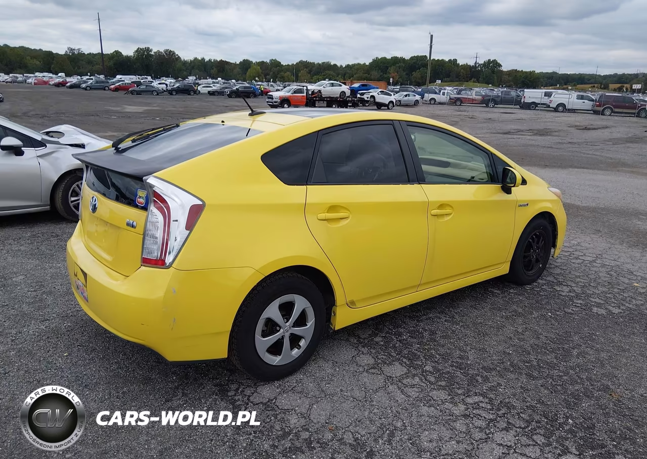 2012 Toyota Prius Three VIN:JTDKN3DUXC1553813 - 4