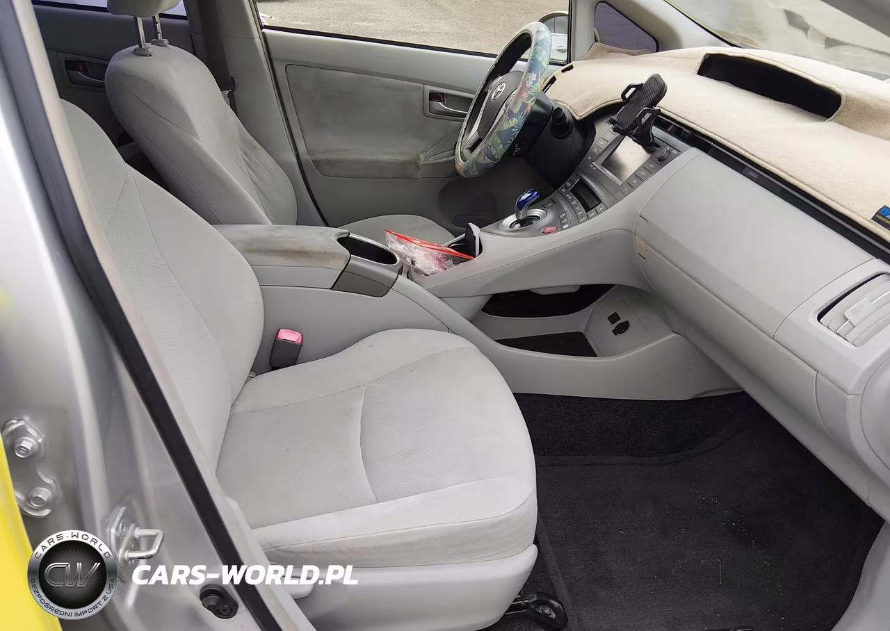 2012 Toyota Prius Three VIN:JTDKN3DUXC1553813 - 5