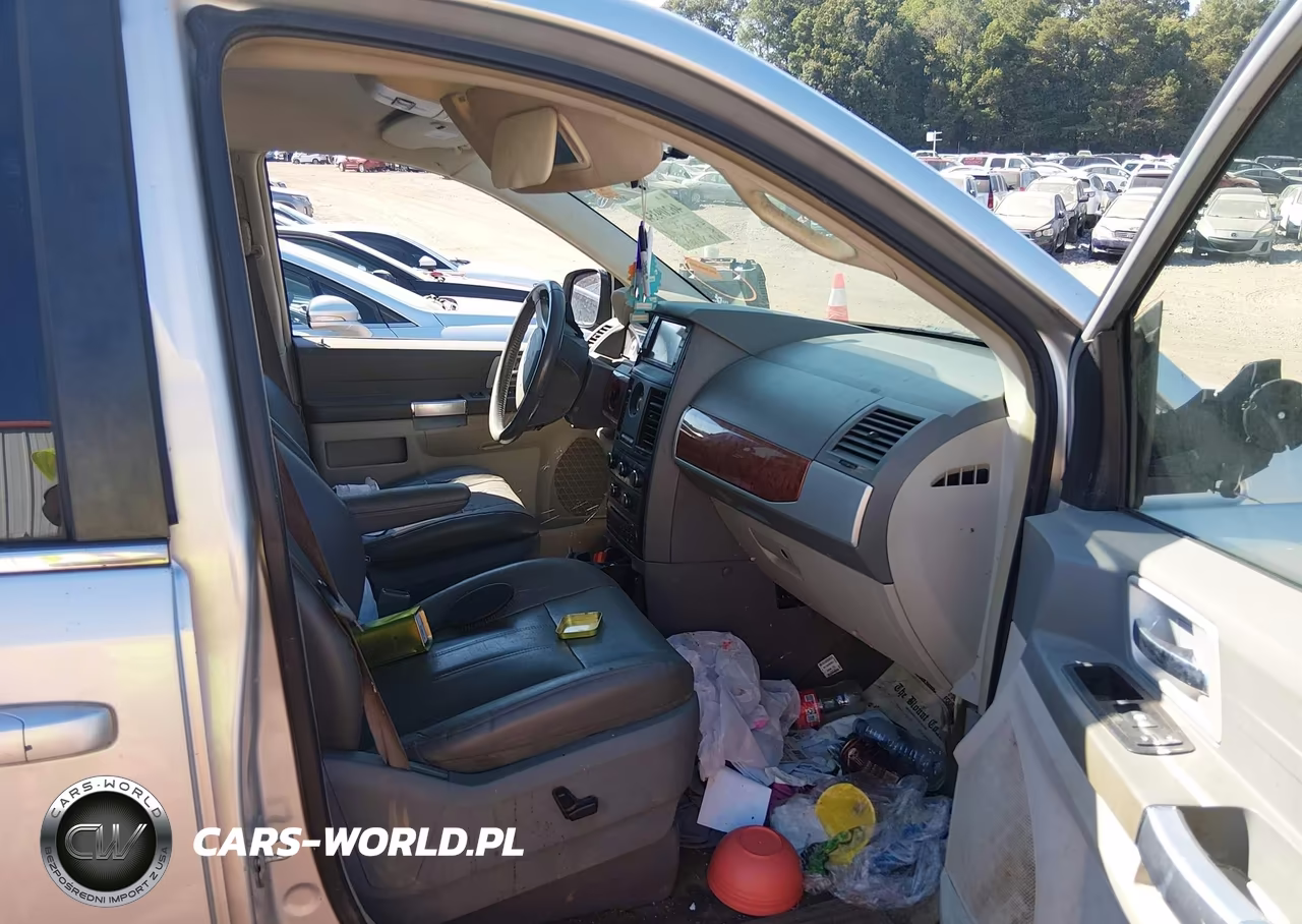 2008 Chrysler Town & Country Touring VIN:2A8HR54P28R124021 - 5