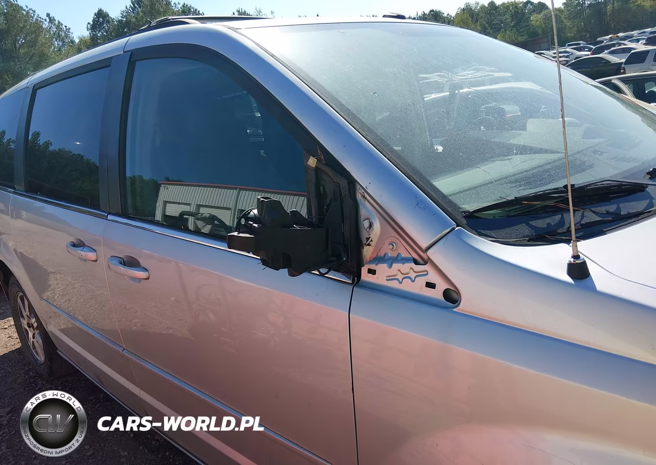 2008 Chrysler Town & Country Touring VIN:2A8HR54P28R124021 - 6