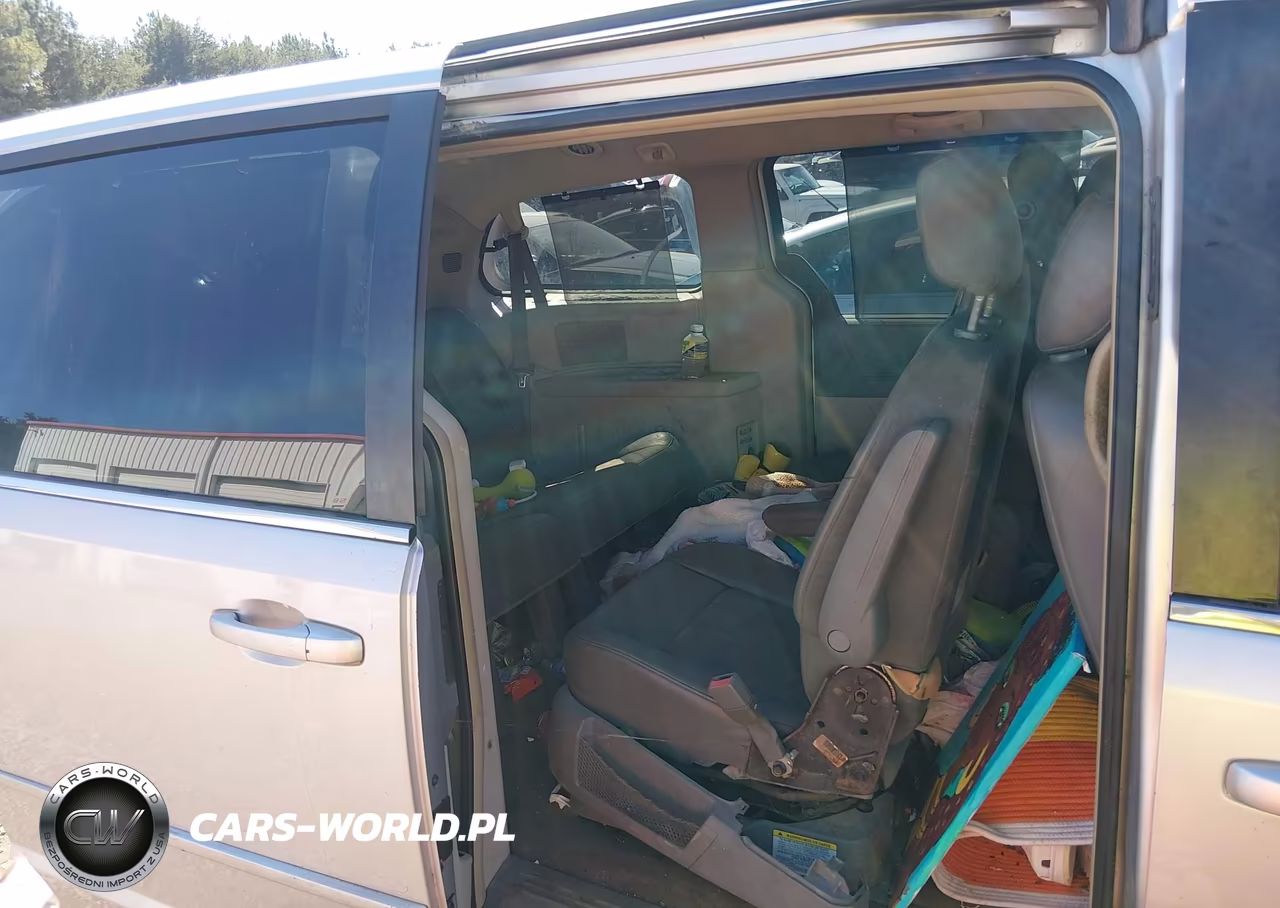 2008 Chrysler Town & Country Touring VIN:2A8HR54P28R124021 - 8