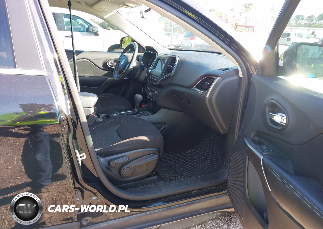 2019 Jeep Cherokee Latitude Fwd VIN:1C4PJLCX8KD313282 - 5