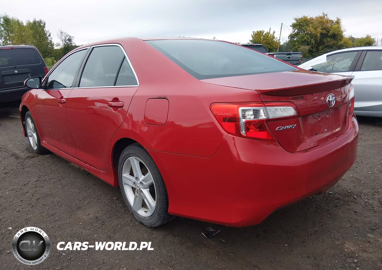 2014 Toyota Camry Se VIN:4T1BF1FK5EU747448 - 3