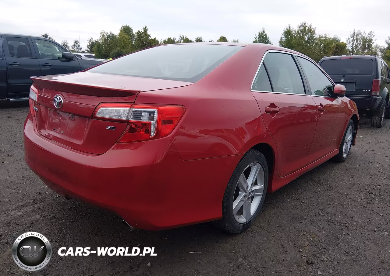 2014 Toyota Camry Se VIN:4T1BF1FK5EU747448 - 4
