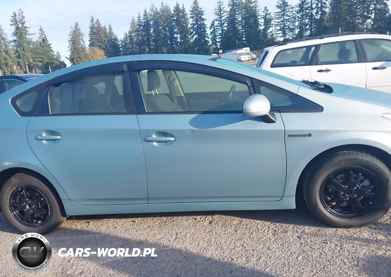 2013 Toyota Prius Three VIN:JTDKN3DU7D5632575 - 13