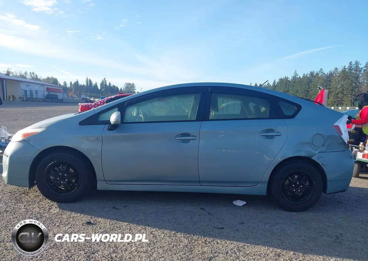 2013 Toyota Prius Three VIN:JTDKN3DU7D5632575 - 14