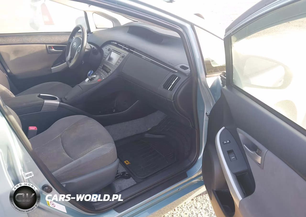 2013 Toyota Prius Three VIN:JTDKN3DU7D5632575 - 5