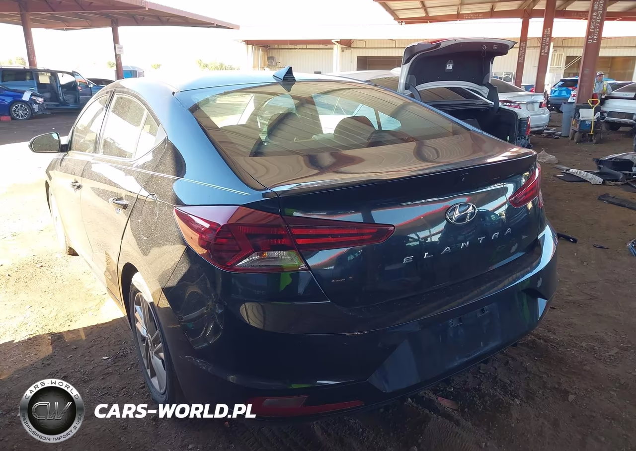 2019 Hyundai Elantra Value Edition VIN:5NPD84LF0KH418789 - 3