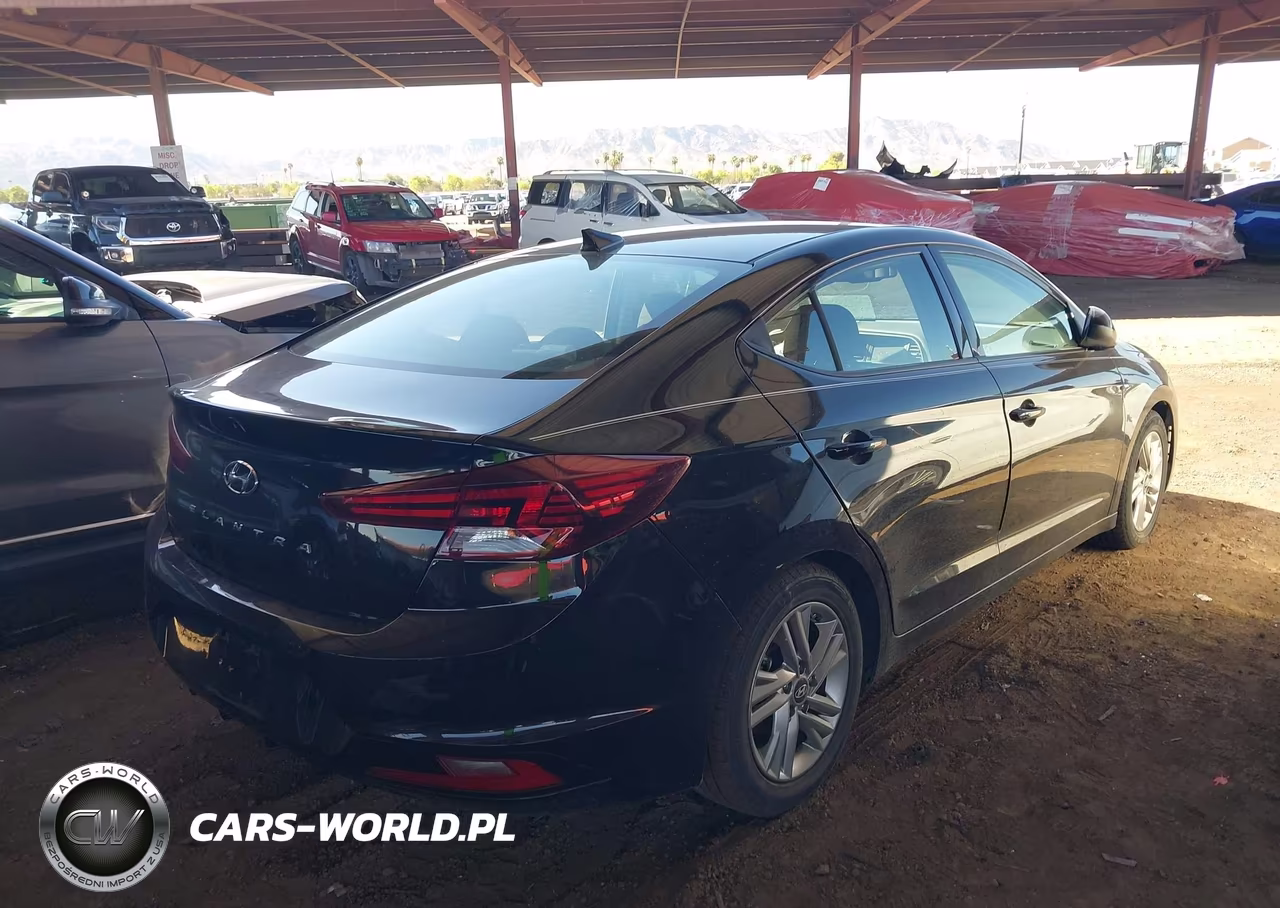 2019 Hyundai Elantra Value Edition VIN:5NPD84LF0KH418789 - 4
