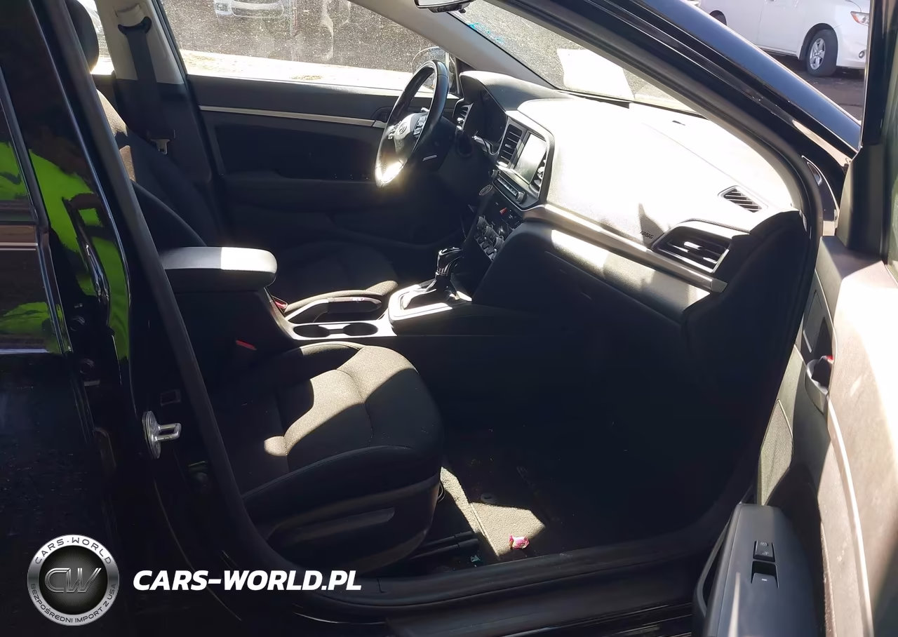 2019 Hyundai Elantra Value Edition VIN:5NPD84LF0KH418789 - 5