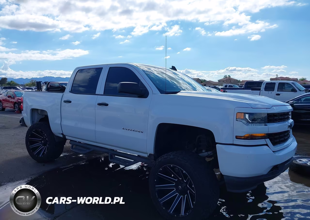 2018 Chevrolet Silverado 1500 Custom VIN:3GCPCPEC4JG579959 - 1