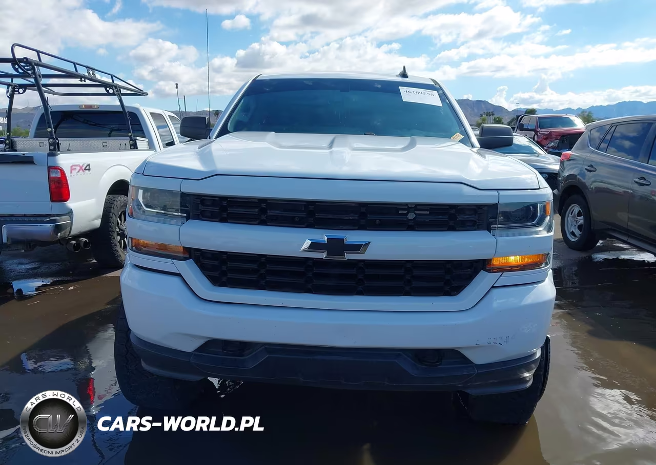 2018 Chevrolet Silverado 1500 Custom VIN:3GCPCPEC4JG579959 - 12
