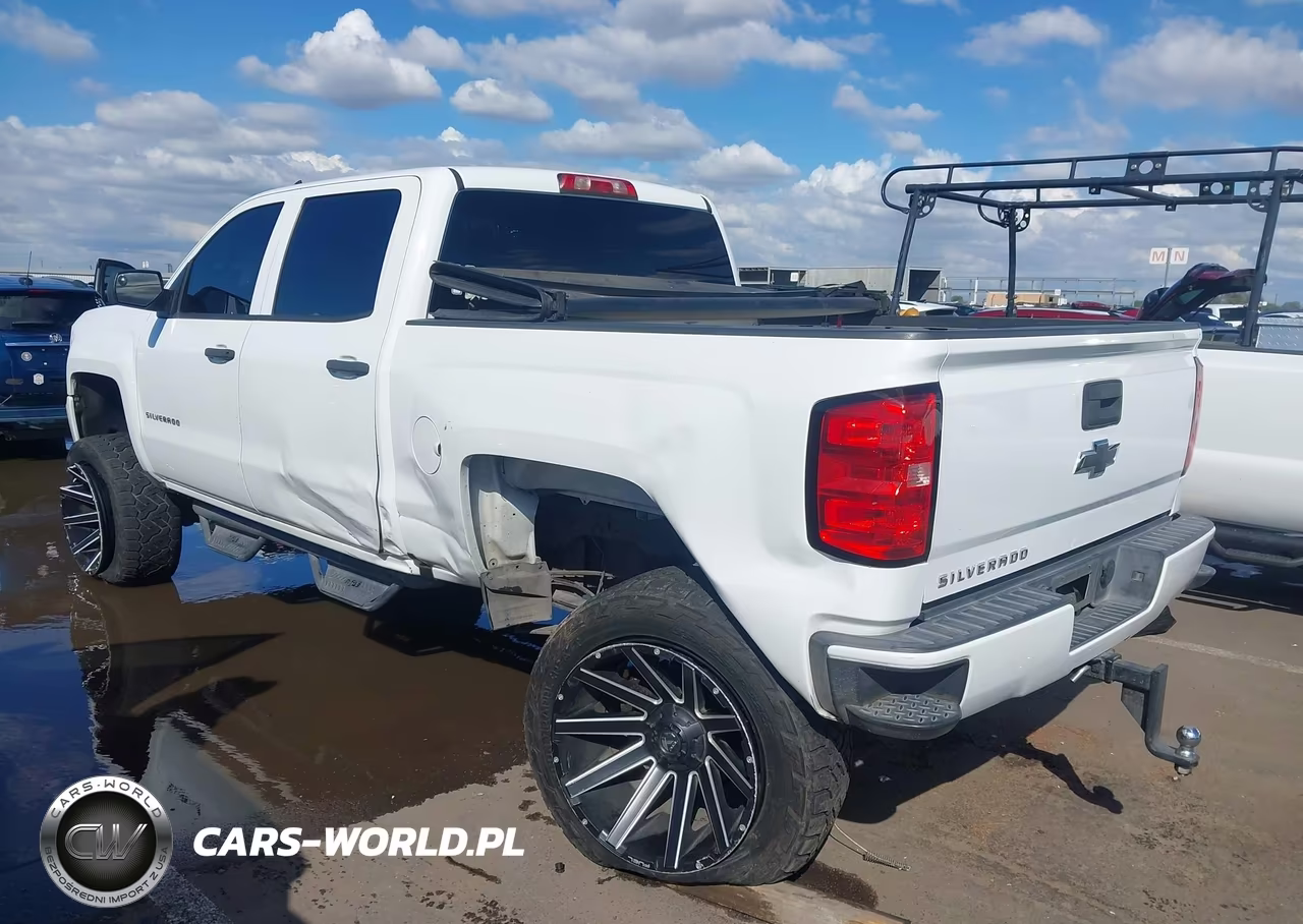 2018 Chevrolet Silverado 1500 Custom VIN:3GCPCPEC4JG579959 - 3
