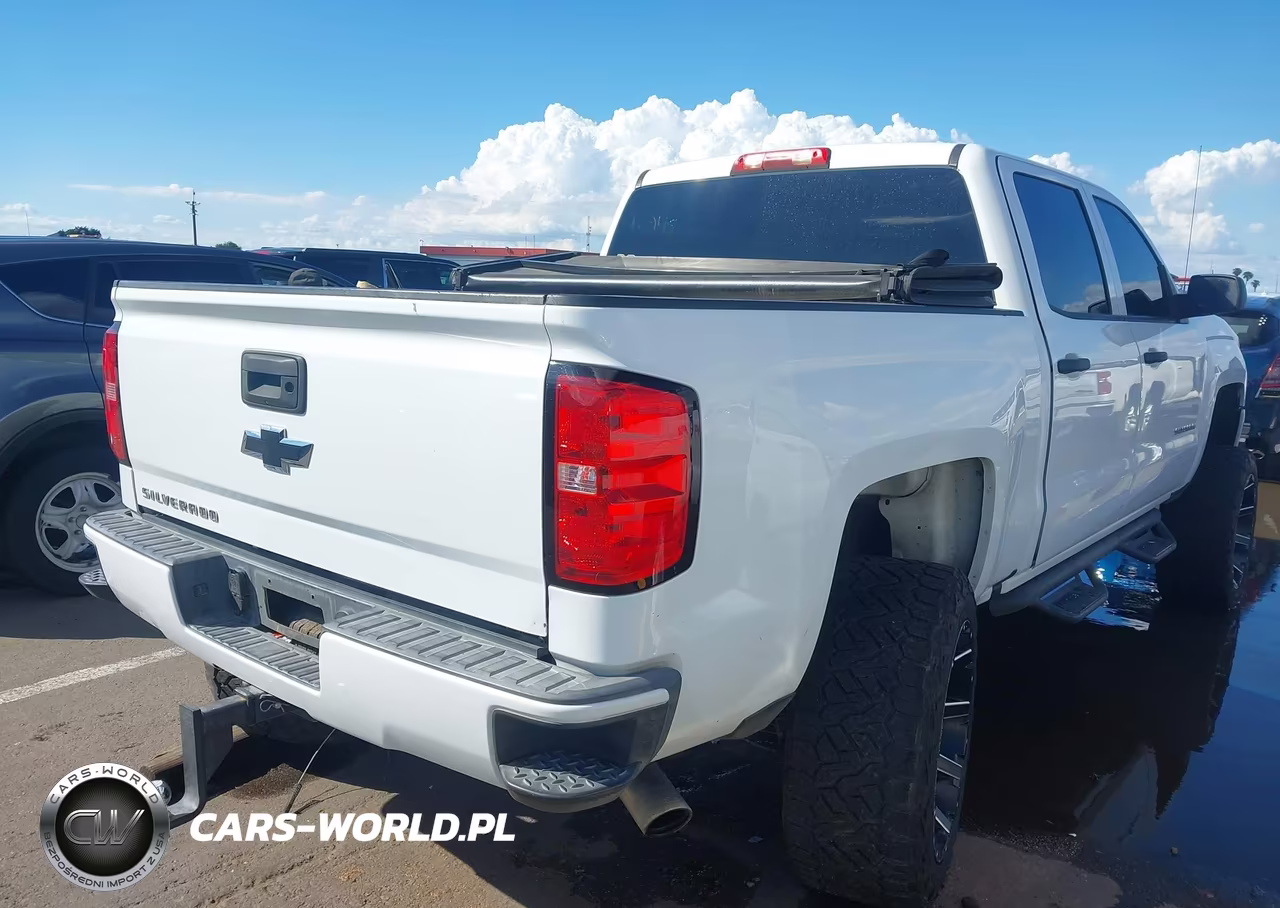 2018 Chevrolet Silverado 1500 Custom VIN:3GCPCPEC4JG579959 - 4