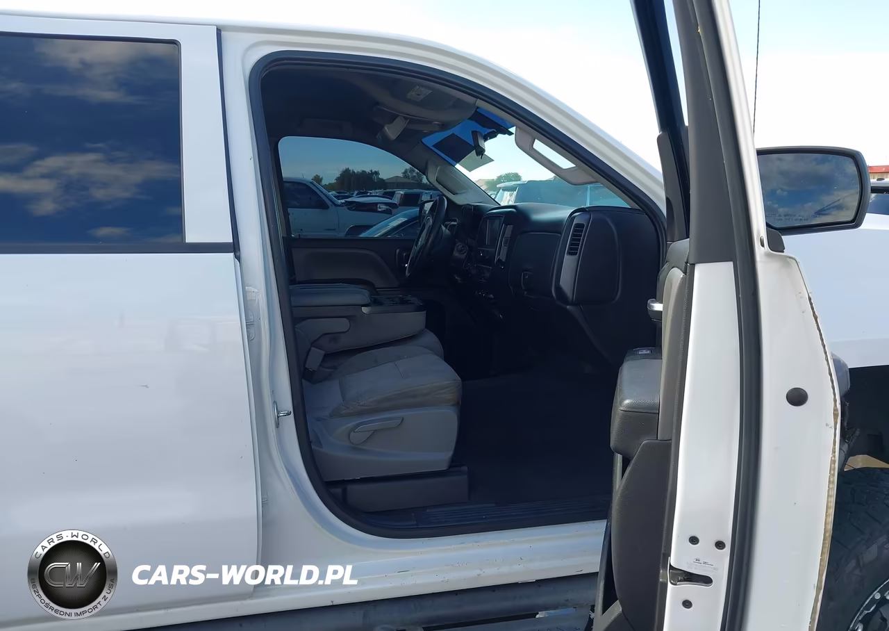 2018 Chevrolet Silverado 1500 Custom VIN:3GCPCPEC4JG579959 - 5