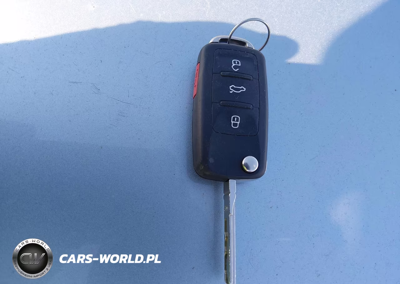 2013 Volkswagen Beetle 2.0T VIN:3VW7A7AT5DM804033 - 11
