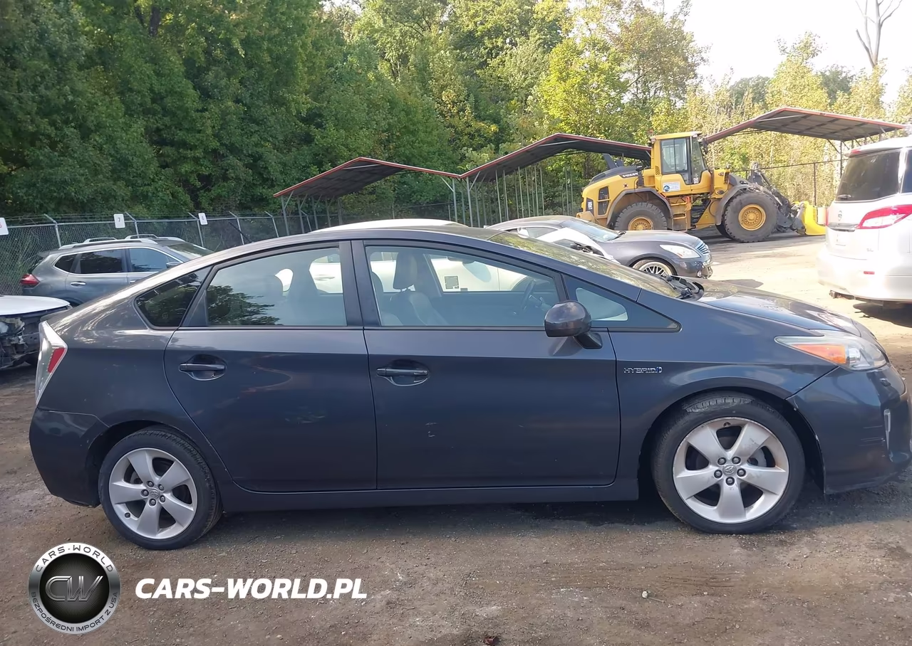 2014 Toyota Prius Five VIN:JTDKN3DU8E1741619 - 13