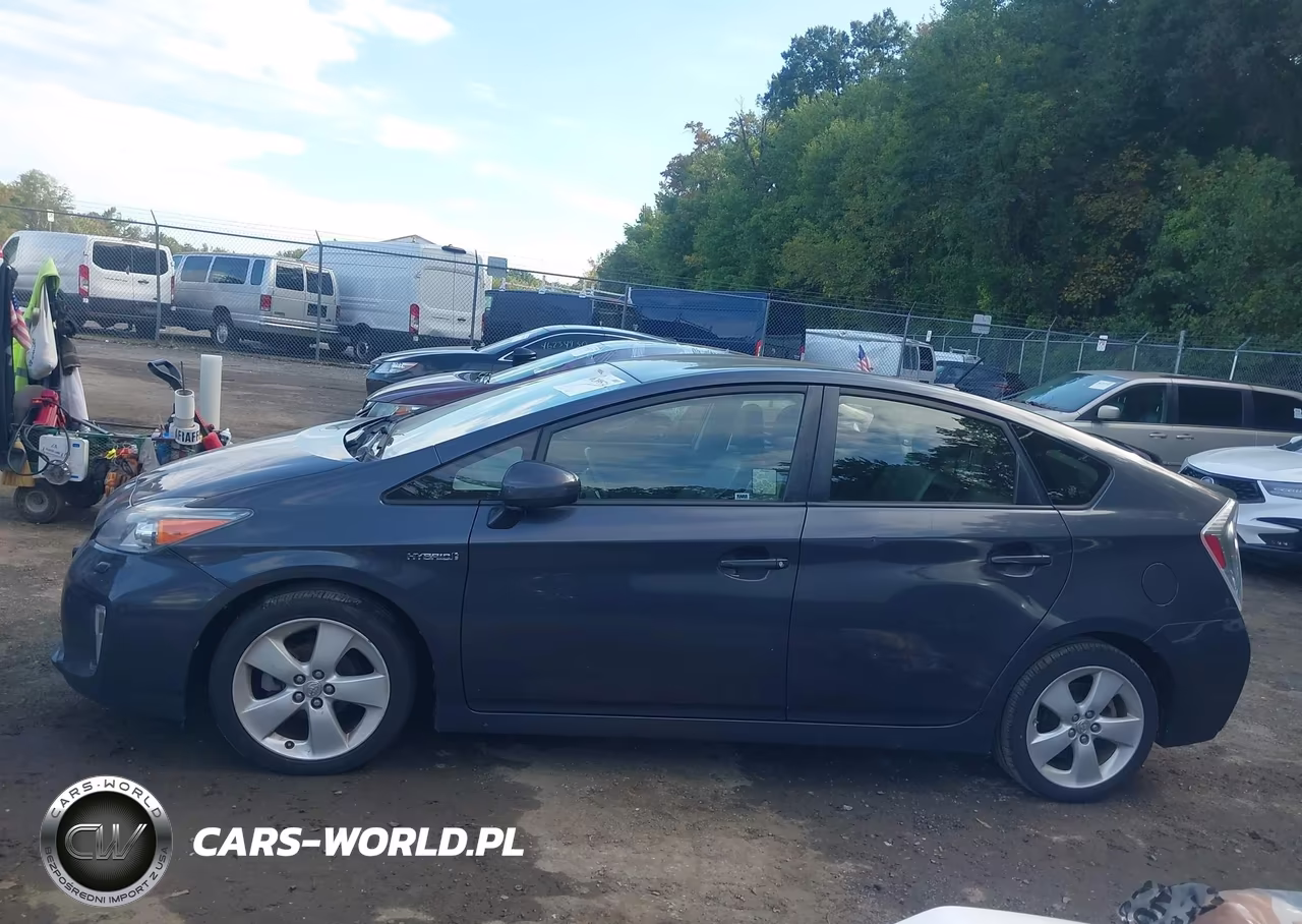 2014 Toyota Prius Five VIN:JTDKN3DU8E1741619 - 14