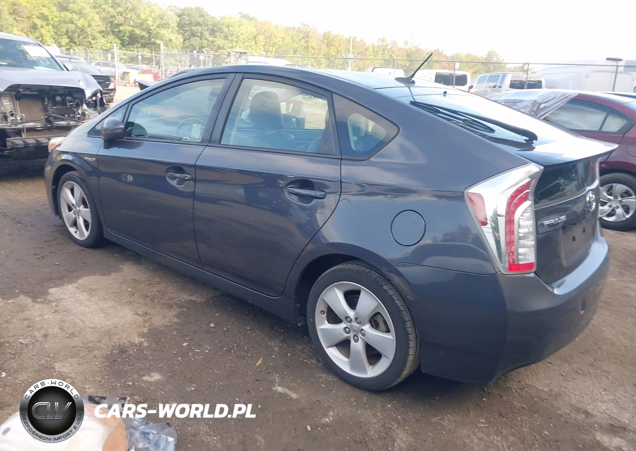 2014 Toyota Prius Five VIN:JTDKN3DU8E1741619 - 3