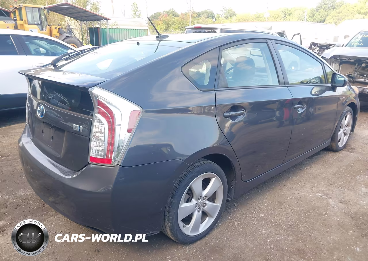 2014 Toyota Prius Five VIN:JTDKN3DU8E1741619 - 4