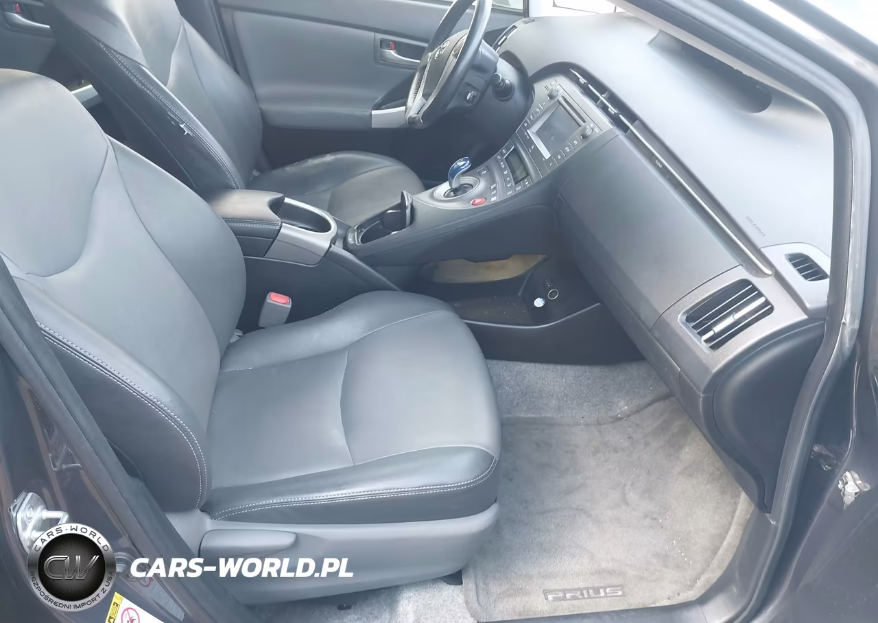 2014 Toyota Prius Five VIN:JTDKN3DU8E1741619 - 5