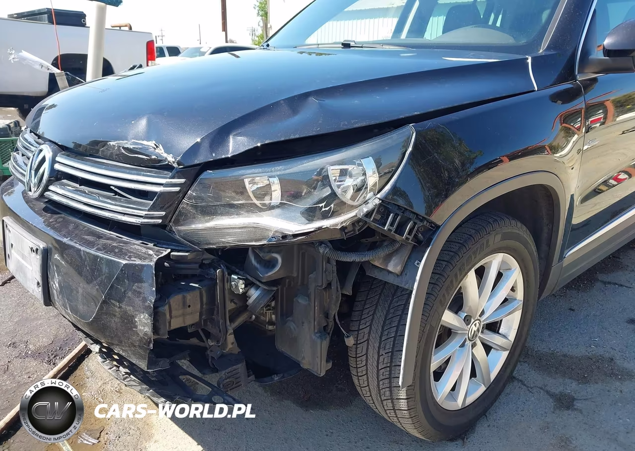 2017 Volkswagen Tiguan 2.0T Wolfsburg Edition VIN:WVGRV7AXXHK003125 - 6