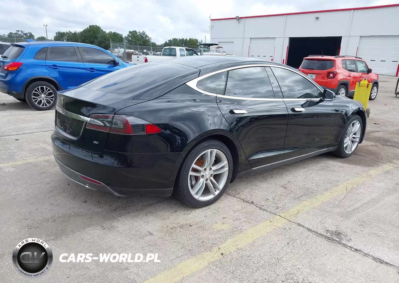 2013 Tesla Model S VIN:5YJSA1CGXDFP13175 - 4