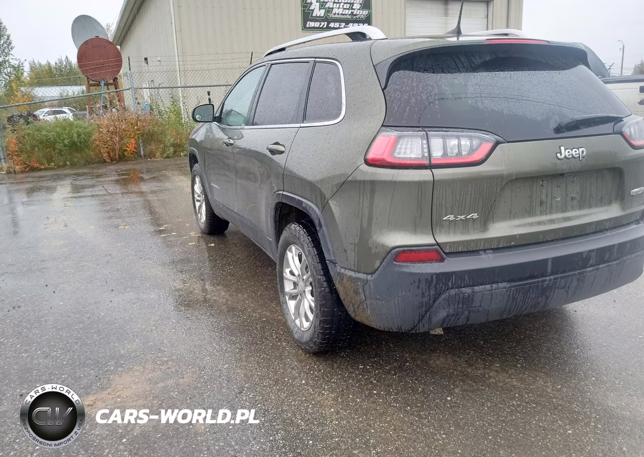 2019 Jeep Cherokee Latitude 4X4 VIN:1C4PJMCBXKD250406 - 3