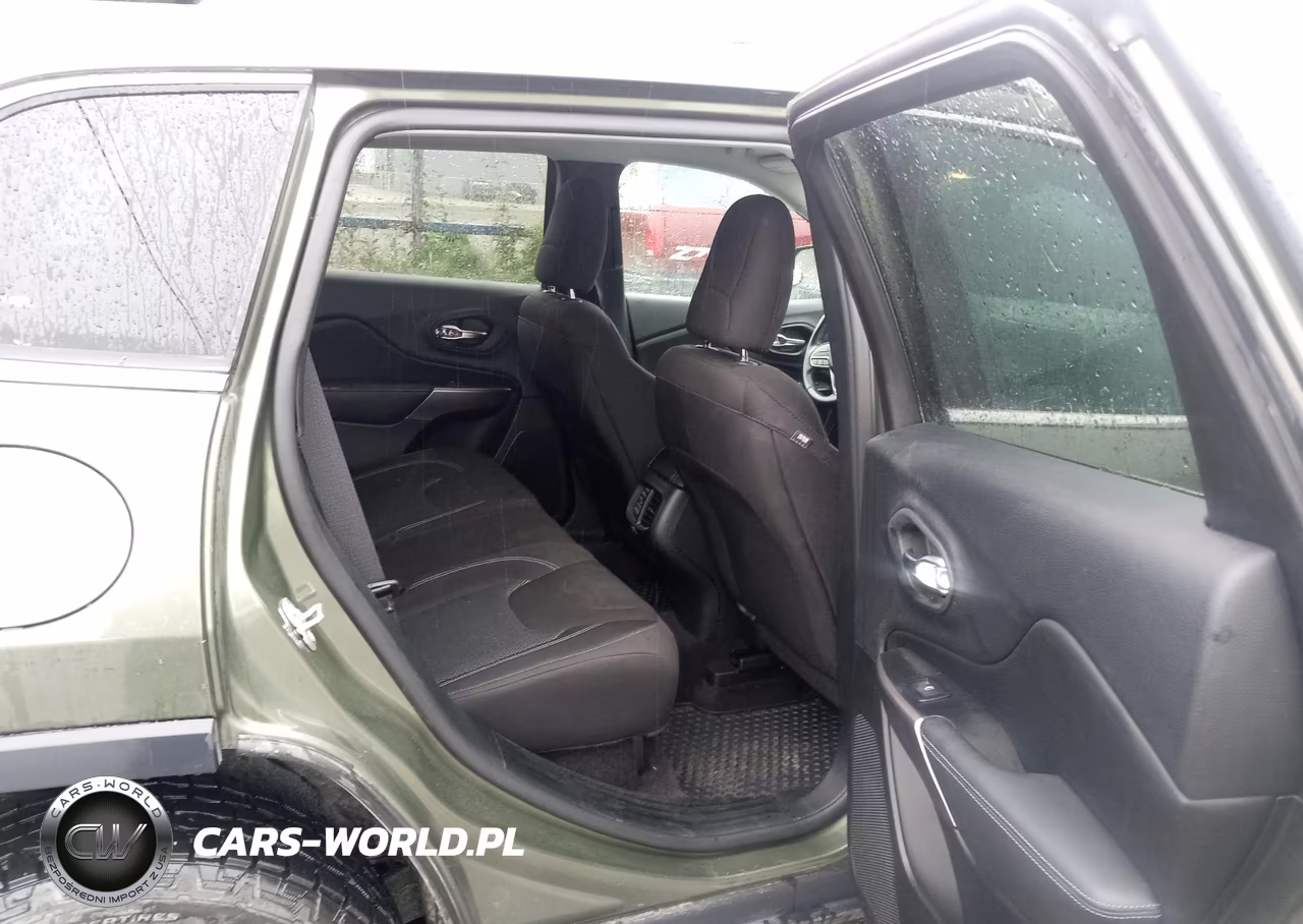 2019 Jeep Cherokee Latitude 4X4 VIN:1C4PJMCBXKD250406 - 8