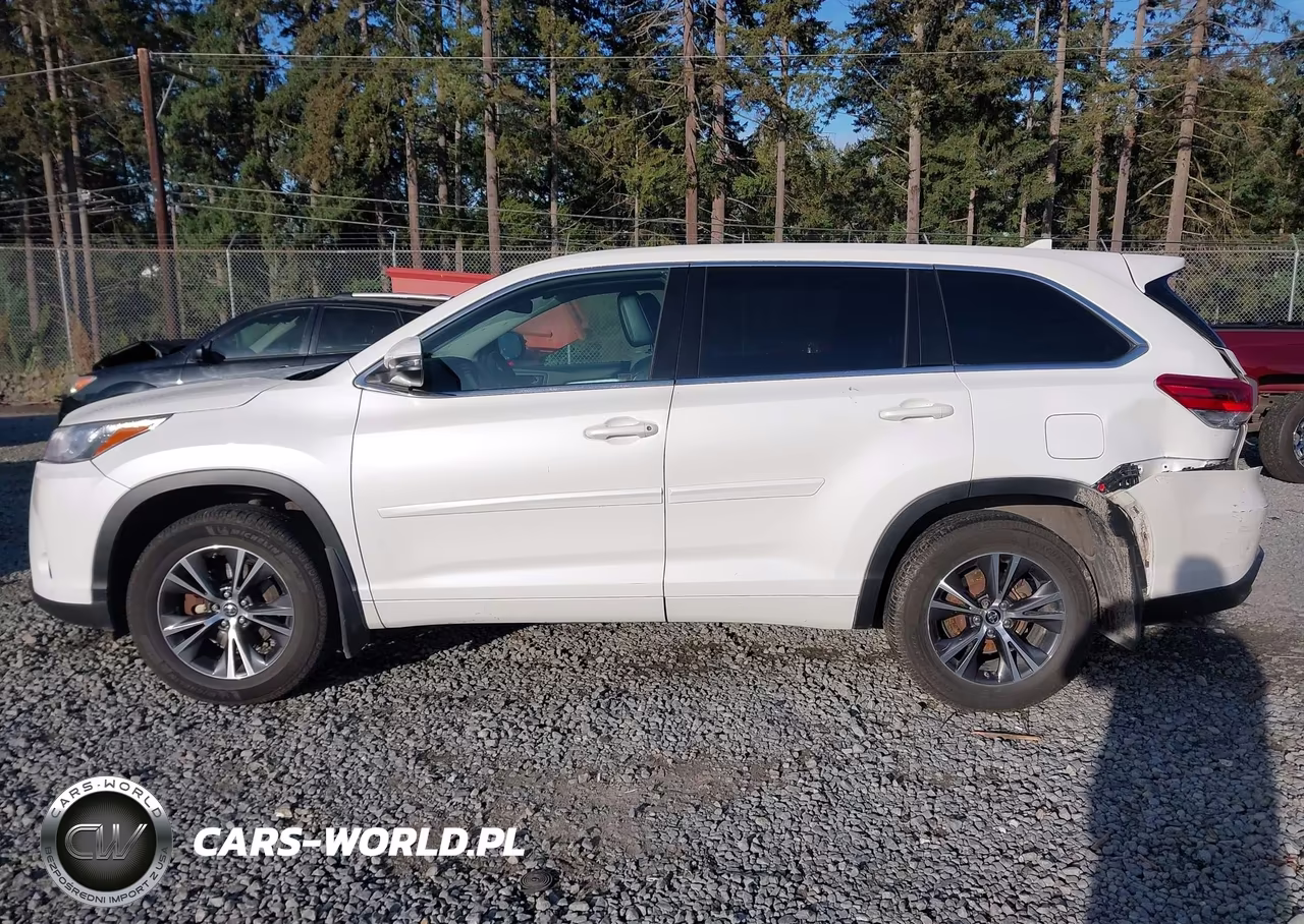 2018 Toyota Highlander Le VIN:5TDBZRFH7JS891757 - 14