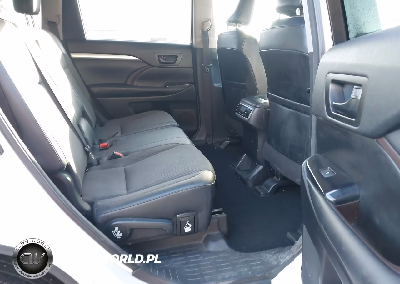 2018 Toyota Highlander Le VIN:5TDBZRFH7JS891757 - 18